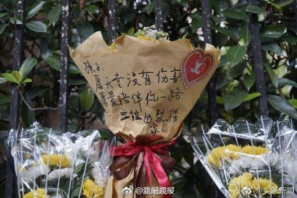 [流言板]喜上眉梢！克莱炫耀女友送自己价值30万美元的名表